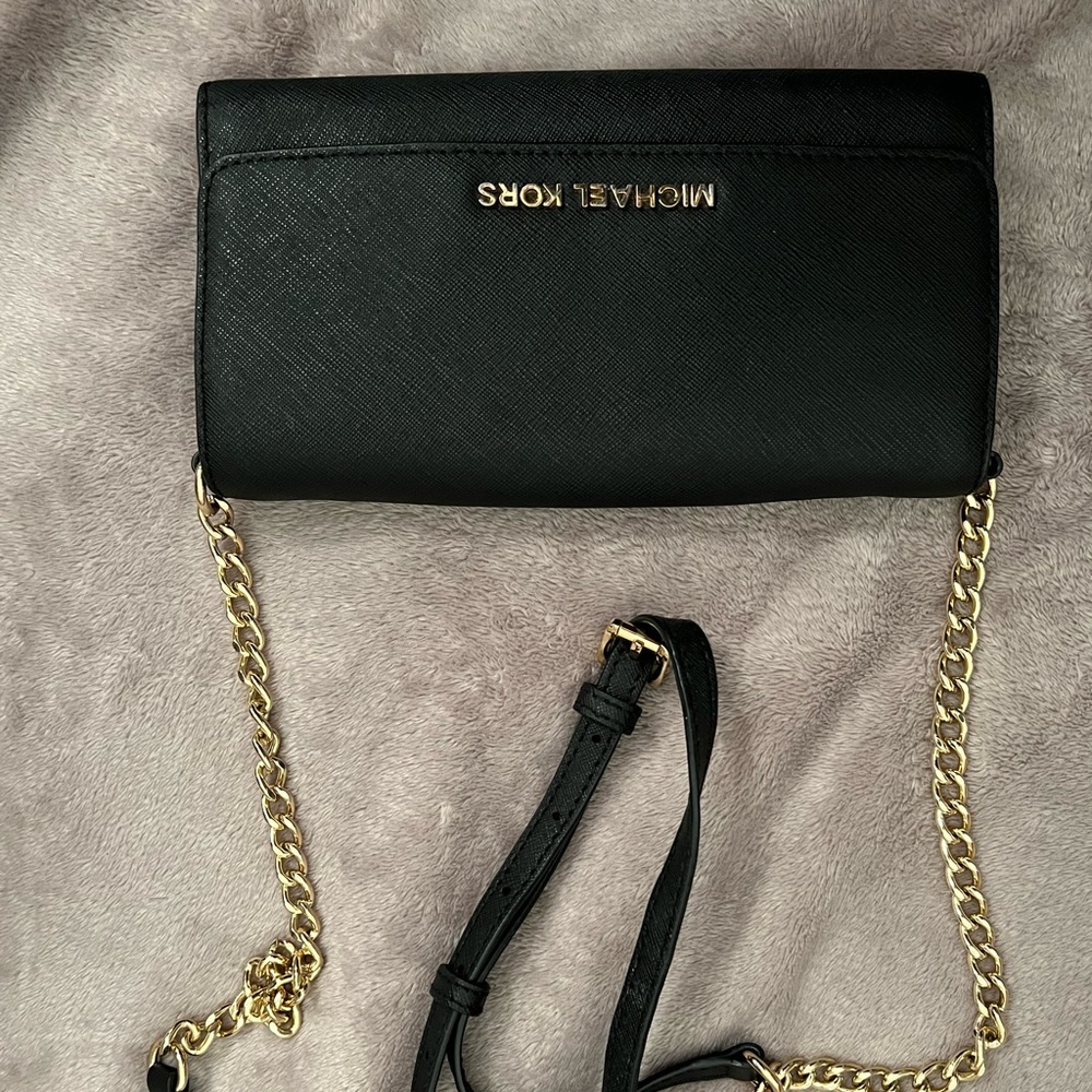 Black MK cross bag . Used . Good condition. Leather